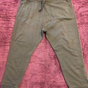 Use Levi sweatpants, size XXL